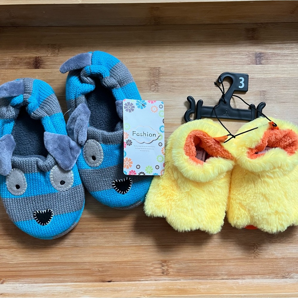•Kids fashion slippers NWT•